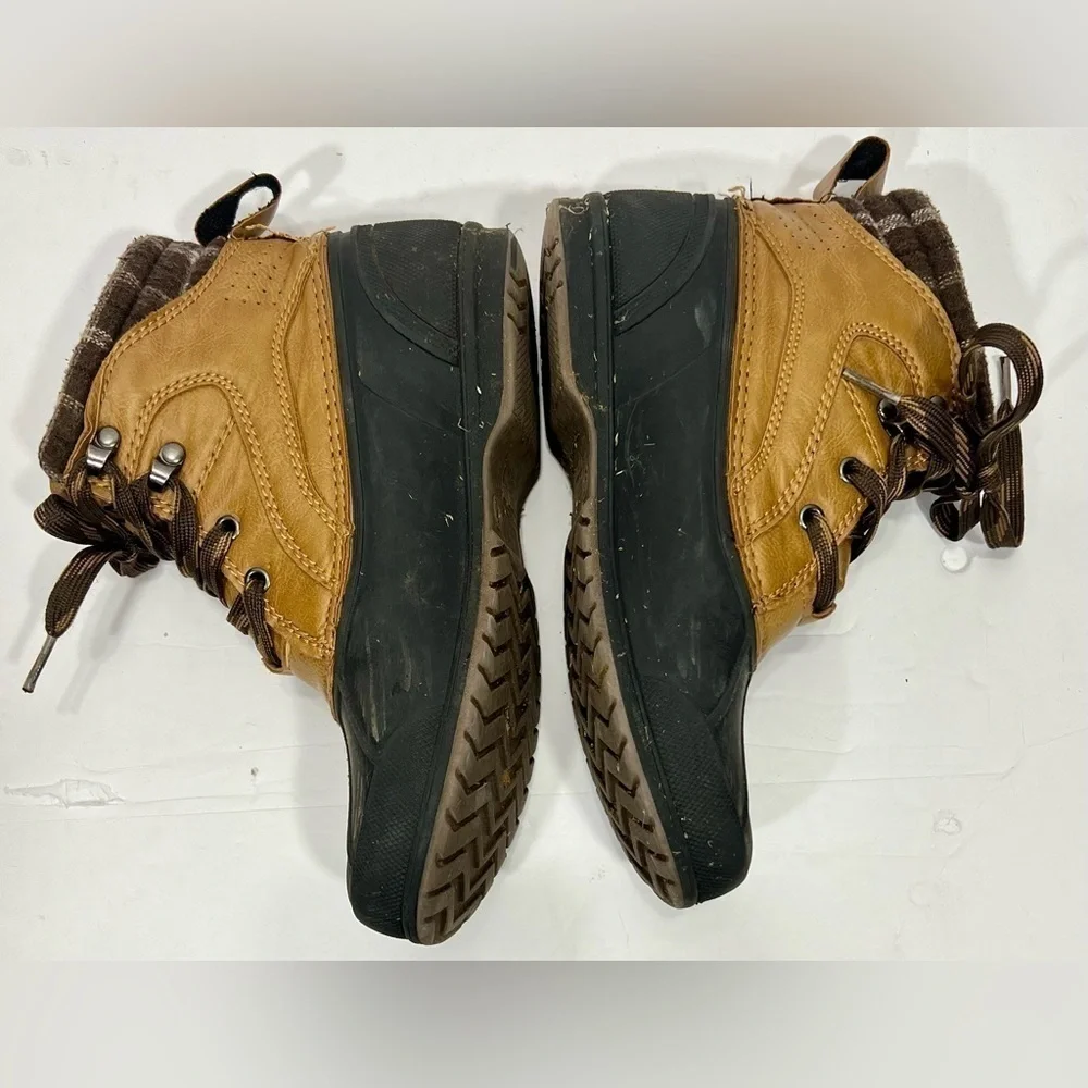 MAGELLAN OUTDOOR BOYS DUCK BOOTS SIZEE 3D